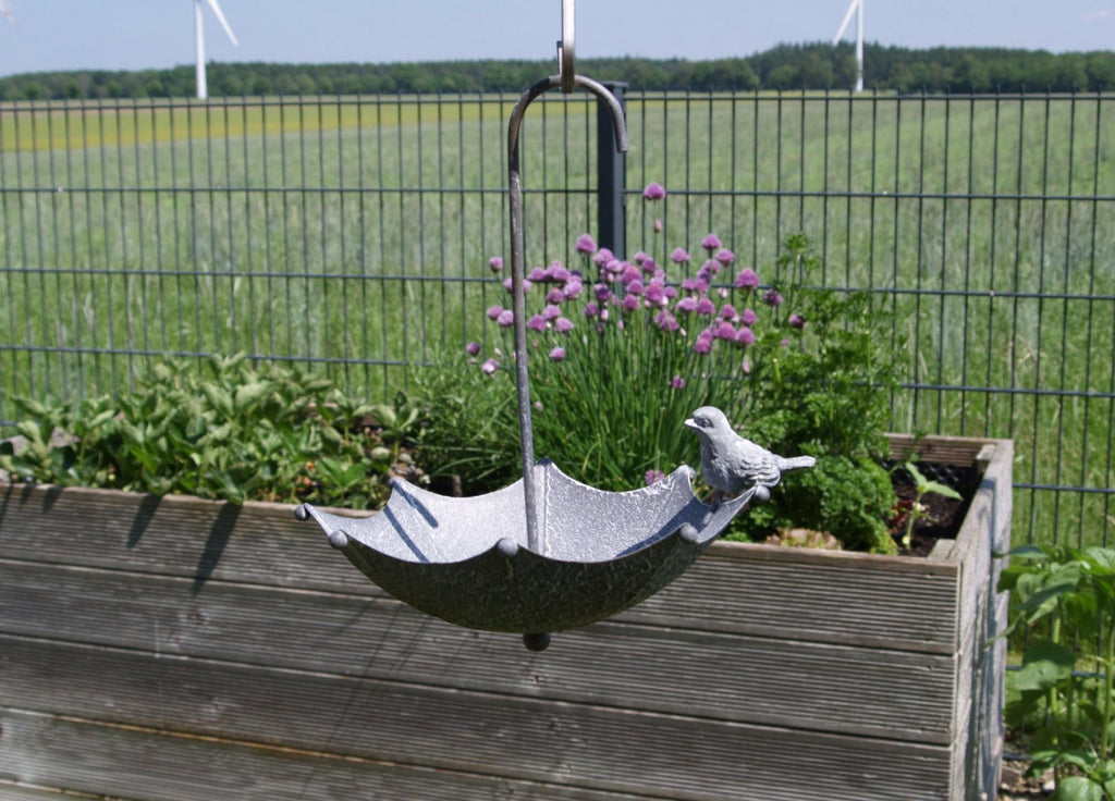 Vogeltränke Vogelbad Futterstelle z Hängen mit Schirm Shabby Metall Gartendeko