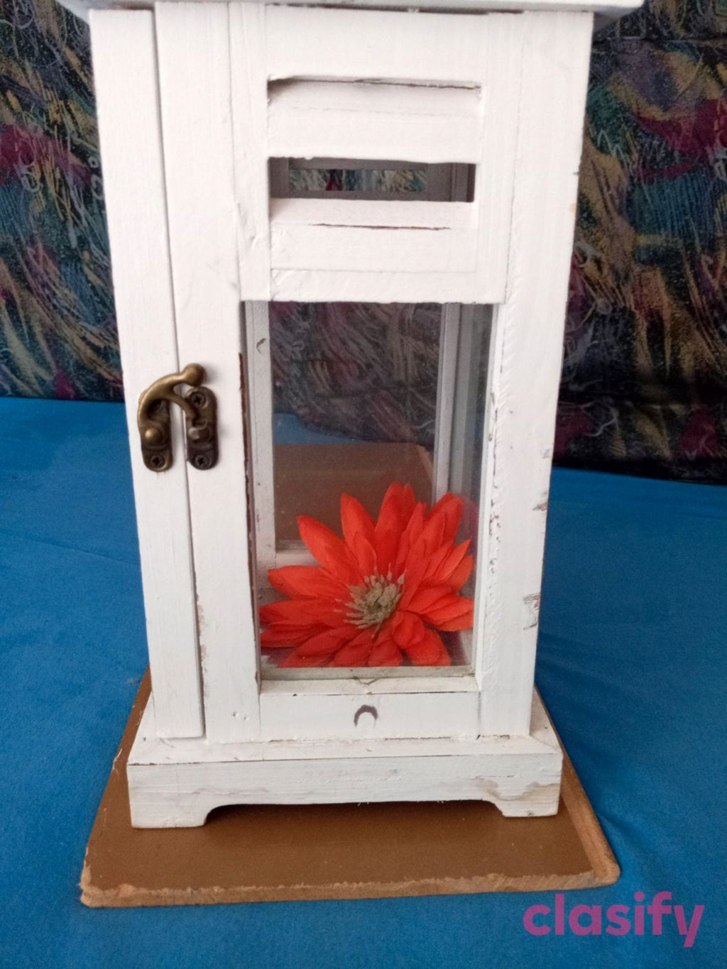 Weiße Deko Laterne Holz Metall Glas mit Ornamentdach und Tür Windlicht Kerzen A